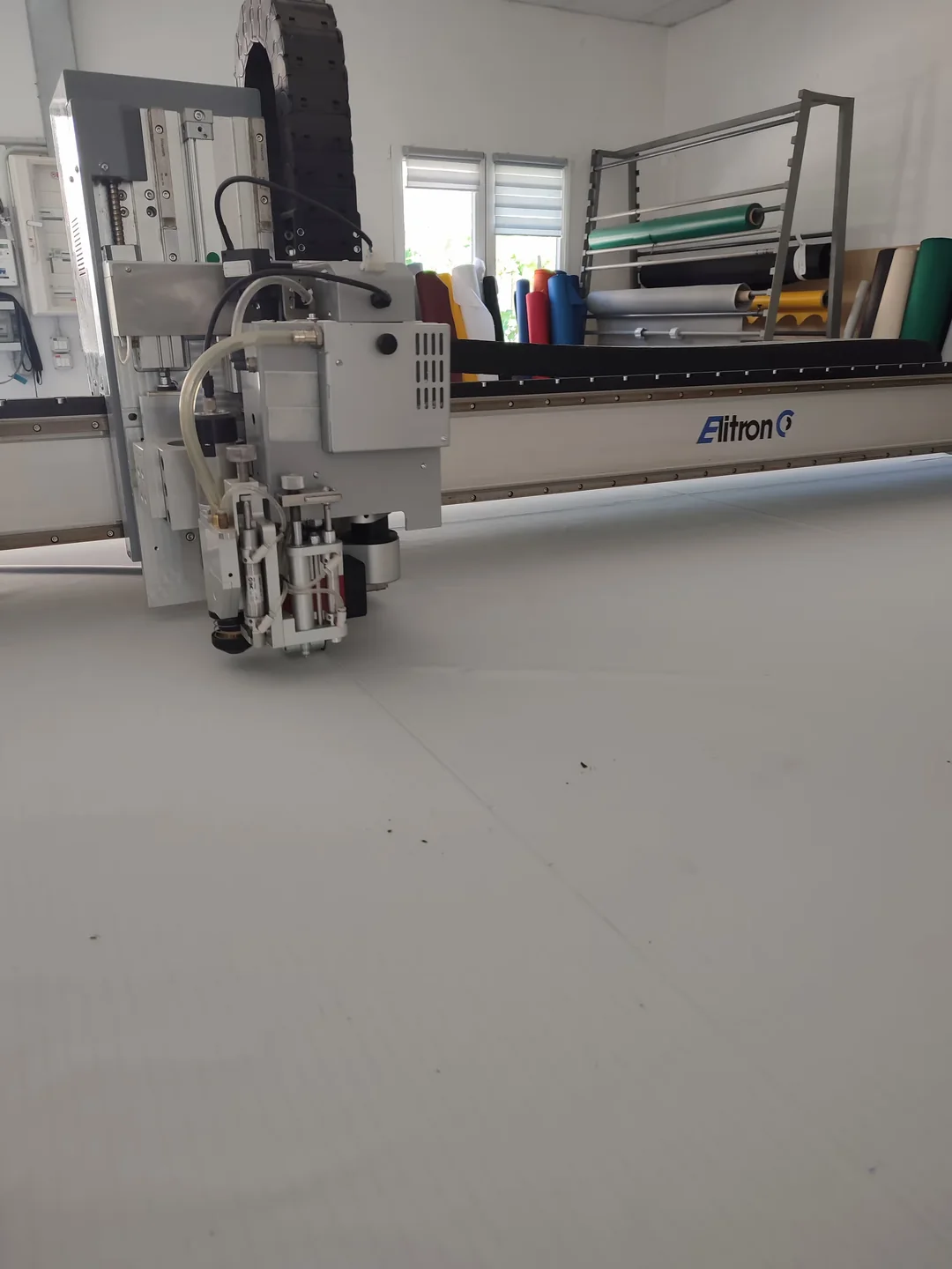 Photoplotter reale al lavoro nel laboratorio Minozzo